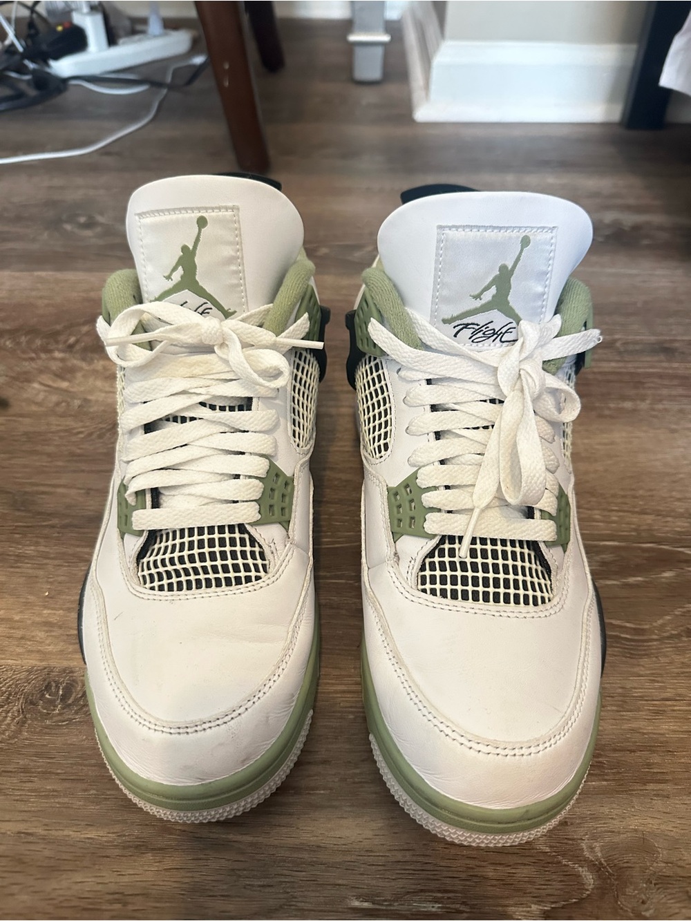 Nike Air Jordan Retro 4s Men’s White & Olive Green Sneakers 10.5 Men